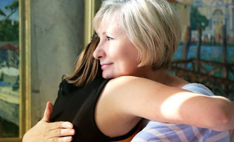 Мамо, обійми. Поради психолога, як налагодити стосунки з дітьми різного віку