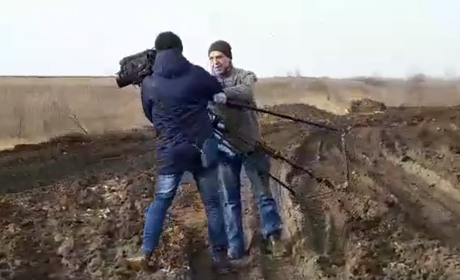 Штовхали оператора та зламали штатив: працівники полігону відходів перешкоджали роботі ТРК «Сігма»