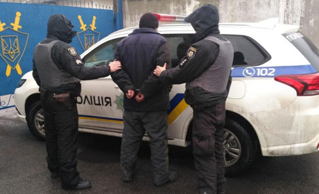 Суд обрав міру запобіжного заходу для чоловіка, який у Ніжині  напав на поліцейського