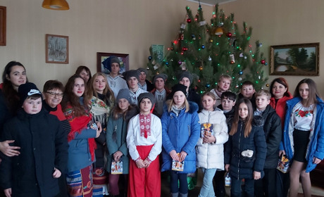 Учні ліцею "Патріот" та Луганської школи посівали в офісі "Вісника"