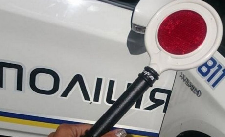 Поліція Торецька затримала водія за порушення ПДР та спробу дати їм хабара  