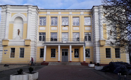 Яскраво та креативно. У Шосткинській школі-ліцеї відкрили їдальню