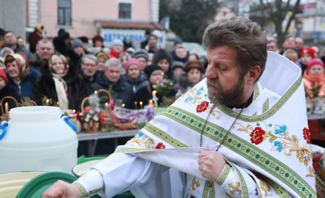 Освячення води у Свято-Миколаївській церкві міста Кіцмань: фото, відео