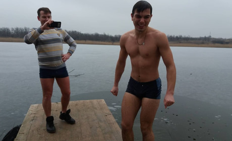 Тореччани відзначили свято Хрещення купанням в крижаній воді