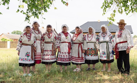Про  фольклористів з села Лозки команда Ukraїner створила фільм. Його демонструють в Youtube