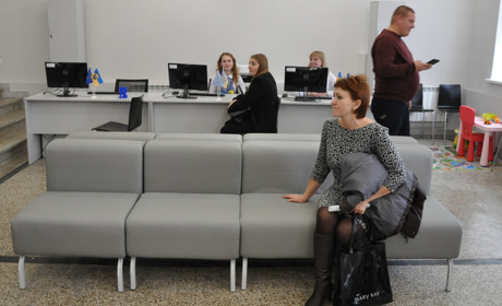 У фойє Чортківської міської ради можна буде подати показники за електрику та газ