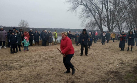 Водохреще 2020: у Дівичках не лише купалися, а й в конкурсах призи вигравали