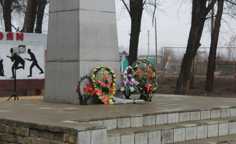 Троїчани поклали квіти до меморіалу загиблих воїнів у Другу Світову