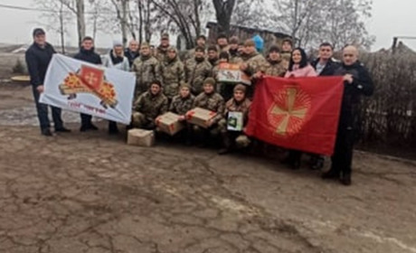 Золотоніські артисти привітали зі святами бійців на фронті