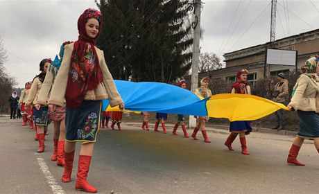 Ржищівчани влаштували флеш-моб з нагоди Дня Соборності України