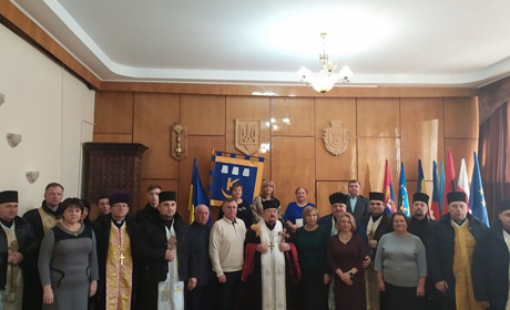 Священнослужителі міста із колядками та щедрівками прийшли до Калуського  міського голови