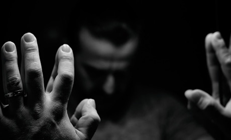 Життя за гратами: історії людей, які змогли вибратися з тенет алкоголізму, наркоманії та злочинності