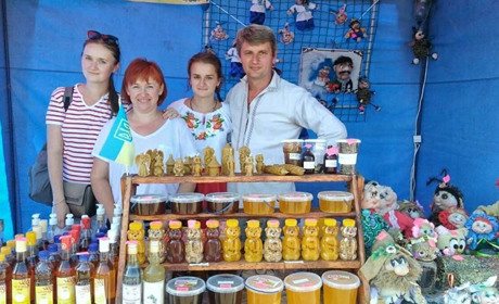 Більше 10 років готує унікальний медовий напій: історія орільського бджоляра
