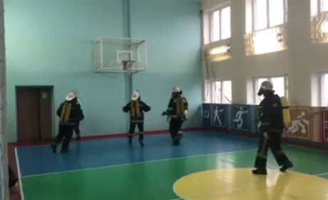 У формі та апаратах дихання: чому лозівські рятувальники грали в баскетбол у повній екіпіровці