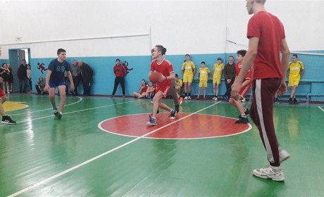 Перемогли баскетбольні команди дівчат та юнаків Троїцького ліцею 