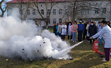 Пожар в инфекционной больнице: медперсонал, пациенты и спасатели приняли участие в учениях (видео)