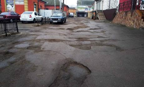 Заїзд в Кагарлику біля “Друзів” відремонтують. Але не весь