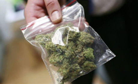 У Кагарлику поліціянти виявили у перехожого наркотики