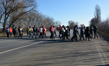На акцію протесту вийшли сільські мешканці,  які проти об’єднання із Золотоношею