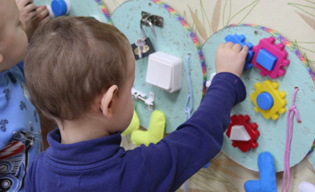 Як троїцькі педагоги та батьки самі виготовили унікальні розвиваючі ігри