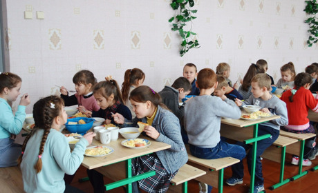 У Корюківці міськрада взяла на себе частину витрат по харчуванню школярів