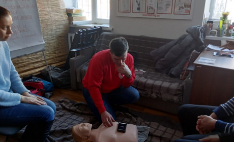 При втраті свідомості не використовуйте нашатир, а при приступі епілепсії не потрібна ложка