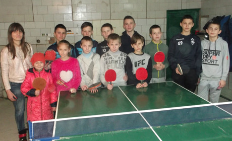 Білопільчанка Марина Кандиба і її однодумці облаштували дітям місце для занять тенісом