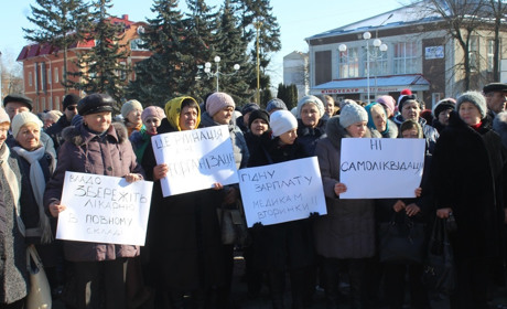 Кілька тисяч барчан вийшли на мітинг на підтримку Барської лікарні: відео 