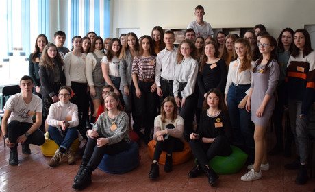 Будь активним та змінюй себе: новоградська молодь побувала на MotivatiON