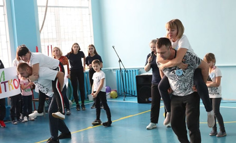 Дві  троїцькі родини стали переможцями змагання "Тато, мама, я – спортивна сім'я"  