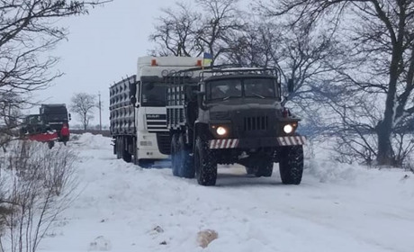Як КАМАЗ, “Газель” і МАН “визволяли” з переметів нижньосірогозькі рятувальники