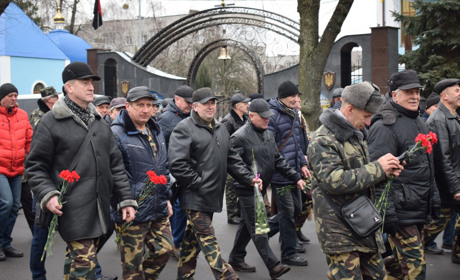 Традиційна хода і мітинг: як у Новограді пройшов день вшанування учасників бойових дій