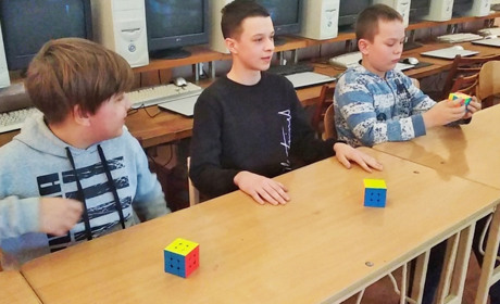 Хто перший складе Кубик Рубіка: в Барській школі №1 відбулись змагання