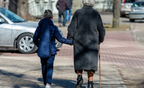 Верховний суд поставив крапку у спорі: зупинка перед пішохідним переходом для водіїв обов'язкова
