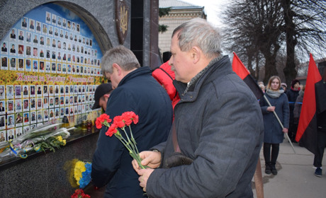 Шоста річниця: у Новограді вшанували память Героїв Небесної Сотні
