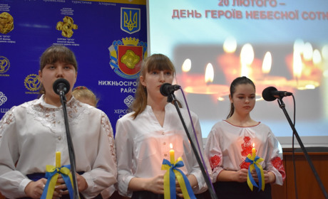 Відеоспогади, свічки, квіти: в Нижніх Сірогозах вшанували пам'ять Героїв Небесної Сотні(фото, відео)