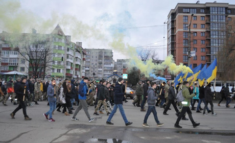 Віча пам'яті і смолоскипна хода:  у Калуші і районі вшанували Героїв Небесної Сотні