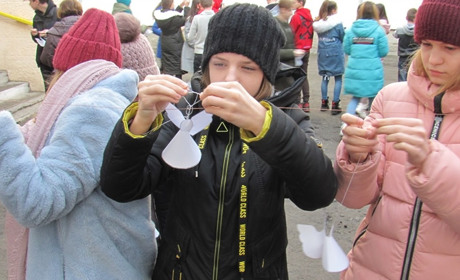 Урок на честь пам'яті Сергія Бондарчука і білосніжні янголи: як у школах вшановували пам’ять Героїв