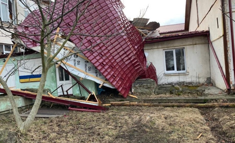 У Лашківці на шкільній їдальні вітер зірвав дах — наслідки негоди