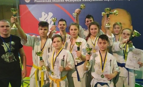 9 медалей, кубок та чорний пояс: здобутки наших каратистів