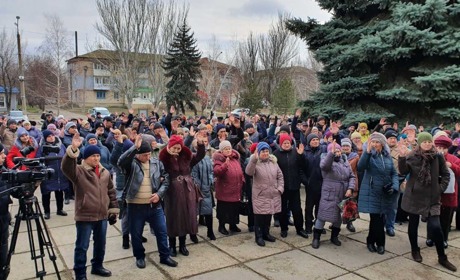 Гуляйпільці вийшли на площу, щоб провести народні збори щодо майбутнього районної лікарні