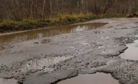 У Шостці провели сесію районної ради. Вирішували, яку дорогу потрібно відремонтувати першочергово