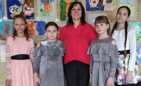 Гра в чотири руки нижньосірогозьких піаністок підкорила журі конкурсу “Каховка запрошує”