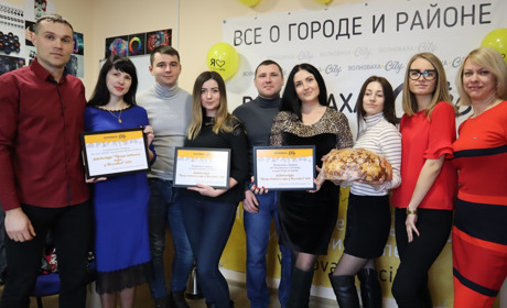 Переможці конкурсу "Краща закохана пара у Волновасі" отримали призи