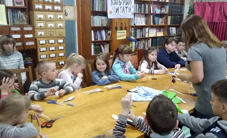 Екскурсії Менщиною, майстер-класи та гітарна школа. Як змінилася бібліотека в Мені за п’ять років