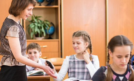 Як у троїцьких школах вирішують проблему мобільних телефонів