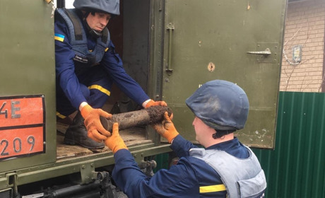 Піротехніки знищили 3 вибухонебезпечні предмети в Чернівецькій області