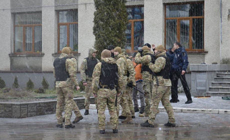 У Жмеринці хотіли зняти секретаря міської ради. Під час сесії були сутички з постраждалими: відео