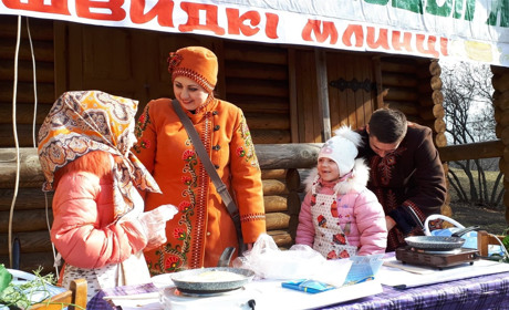 Поласували млинцями та встановили новий рекорд: у Лозовій відзначили свято Колодія