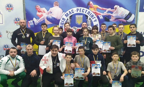 На Всеукраїнських змаганнях з мас-рестлінгу нижньоторгаївці вибороли 13 нагород високого гатунку 